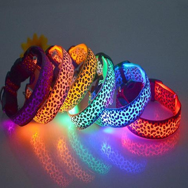 Collar de perro LED Seguridad Collar de mascota de leopardo de nailon ajustable