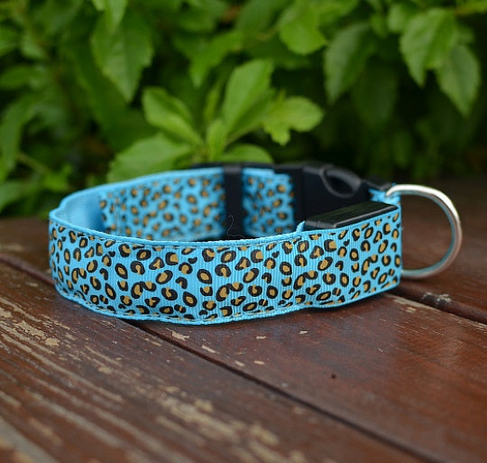 Collar de perro LED Seguridad Collar de mascota de leopardo de nailon ajustable