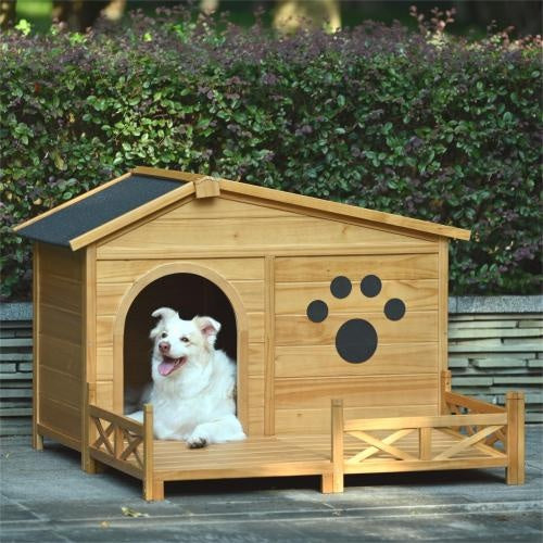 Casa de madera para perros al aire libre con porche, techo de asfalto resistente al agua y valla, exterior con impresión de pata