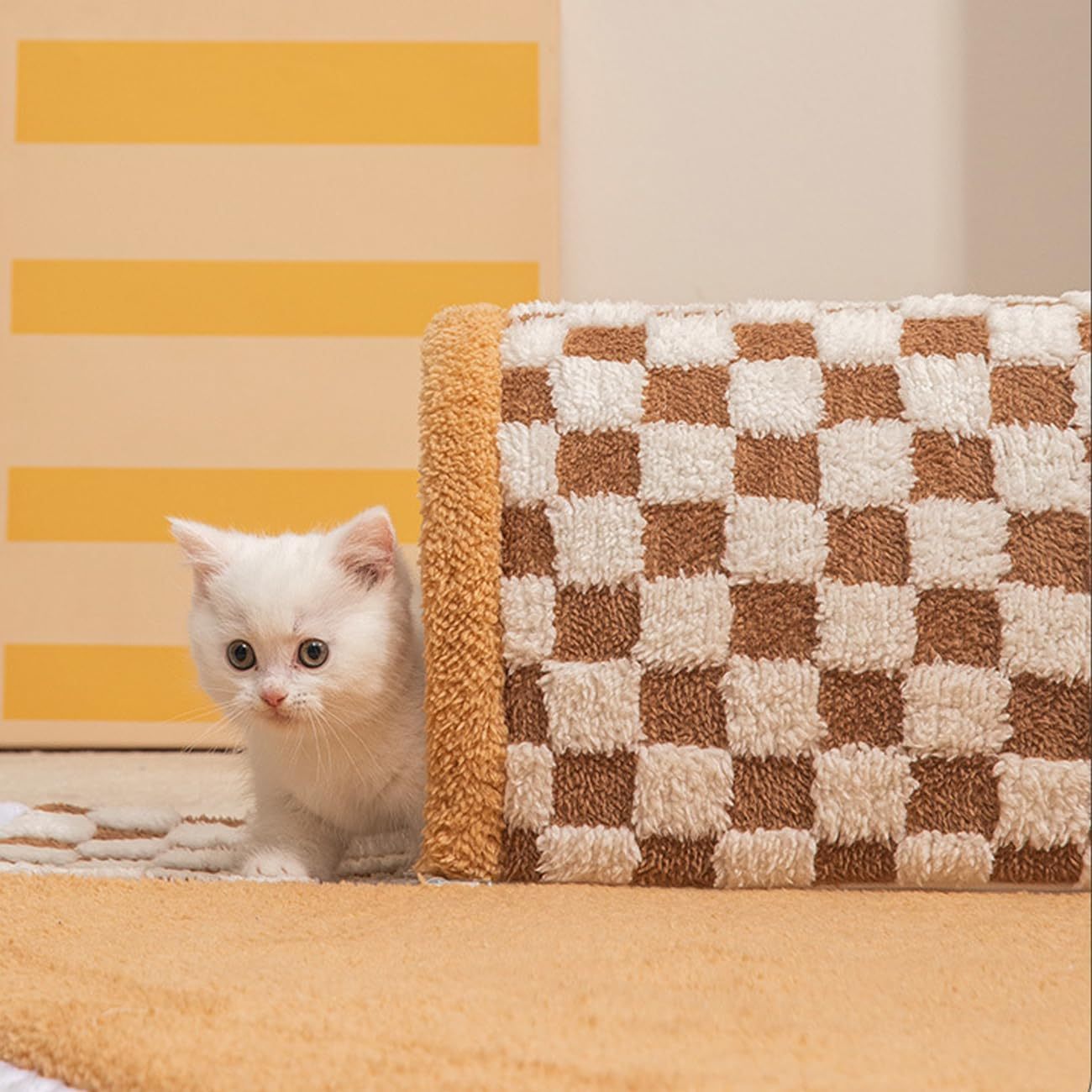 Cama túnel 2 en 1 para perros y gatos – Diseño divertido en forma de abanico, peluche suave y estampado a cuadros