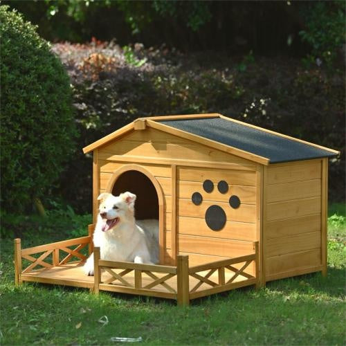 Casa de madera para perros al aire libre con porche, techo de asfalto resistente al agua y valla, exterior con impresión de pata